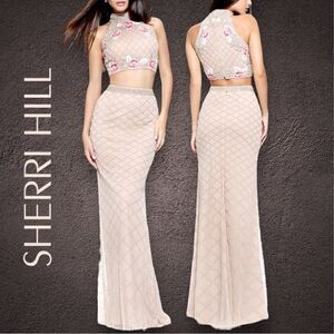 SHERRI HILL Women’s Two-piece fitted gown with a cross stitch embroidered bodice